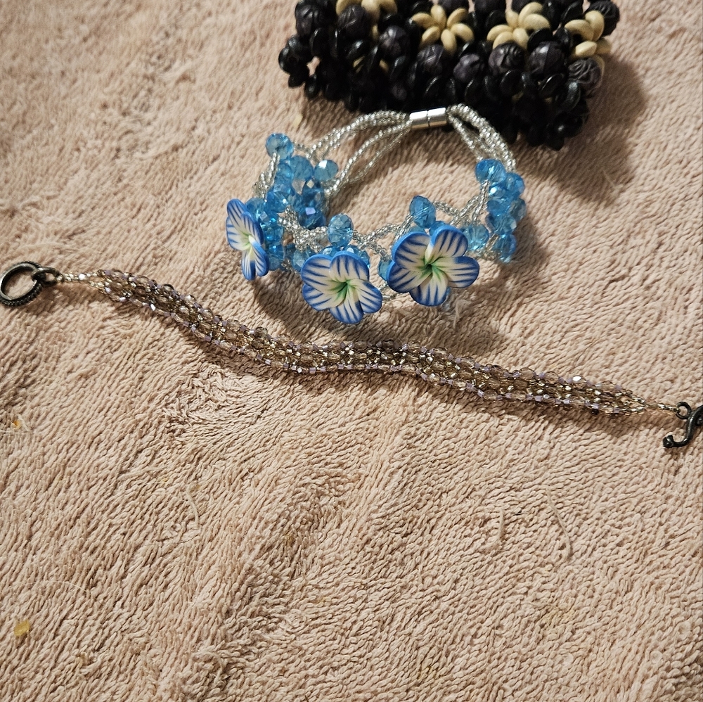 Mystery Bundle 3 pieces of Jewelry. NO CANCELLATIONS ON ACCIDENTAL BIDS - Picture 6 of 10
